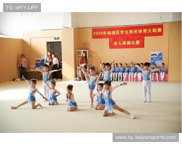 体操俱乐部组织家庭亲子公开课，体操之家